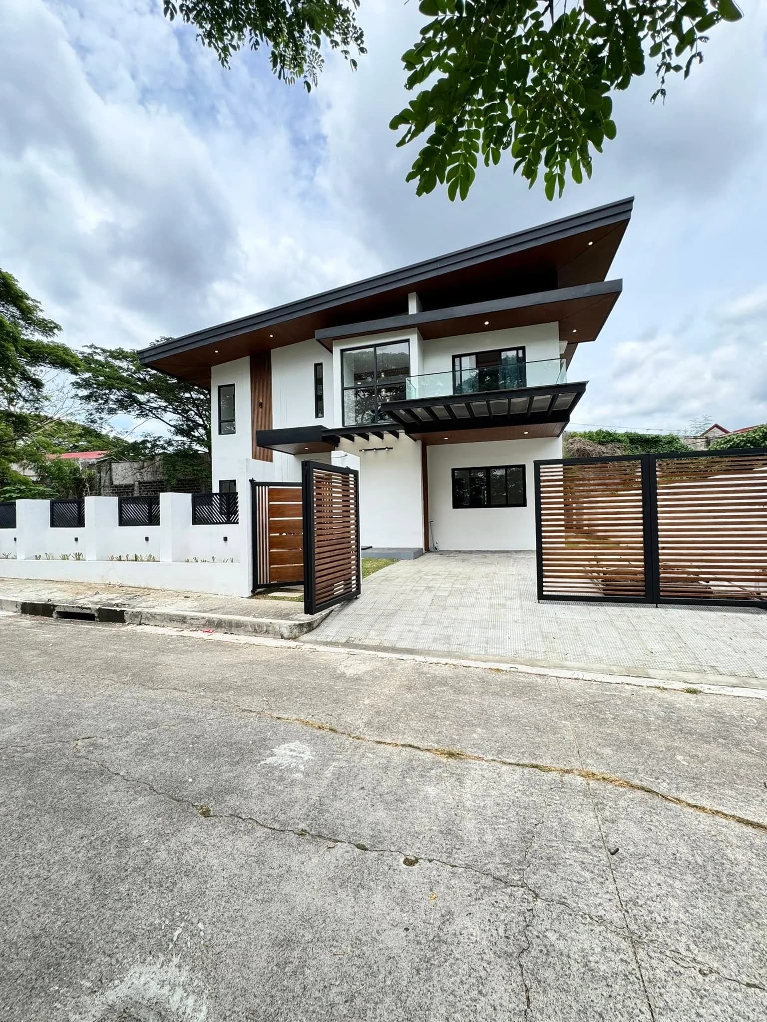 Brand New Modern Single Detached House and Lot For Sale In Dasmariñas, Cavite
