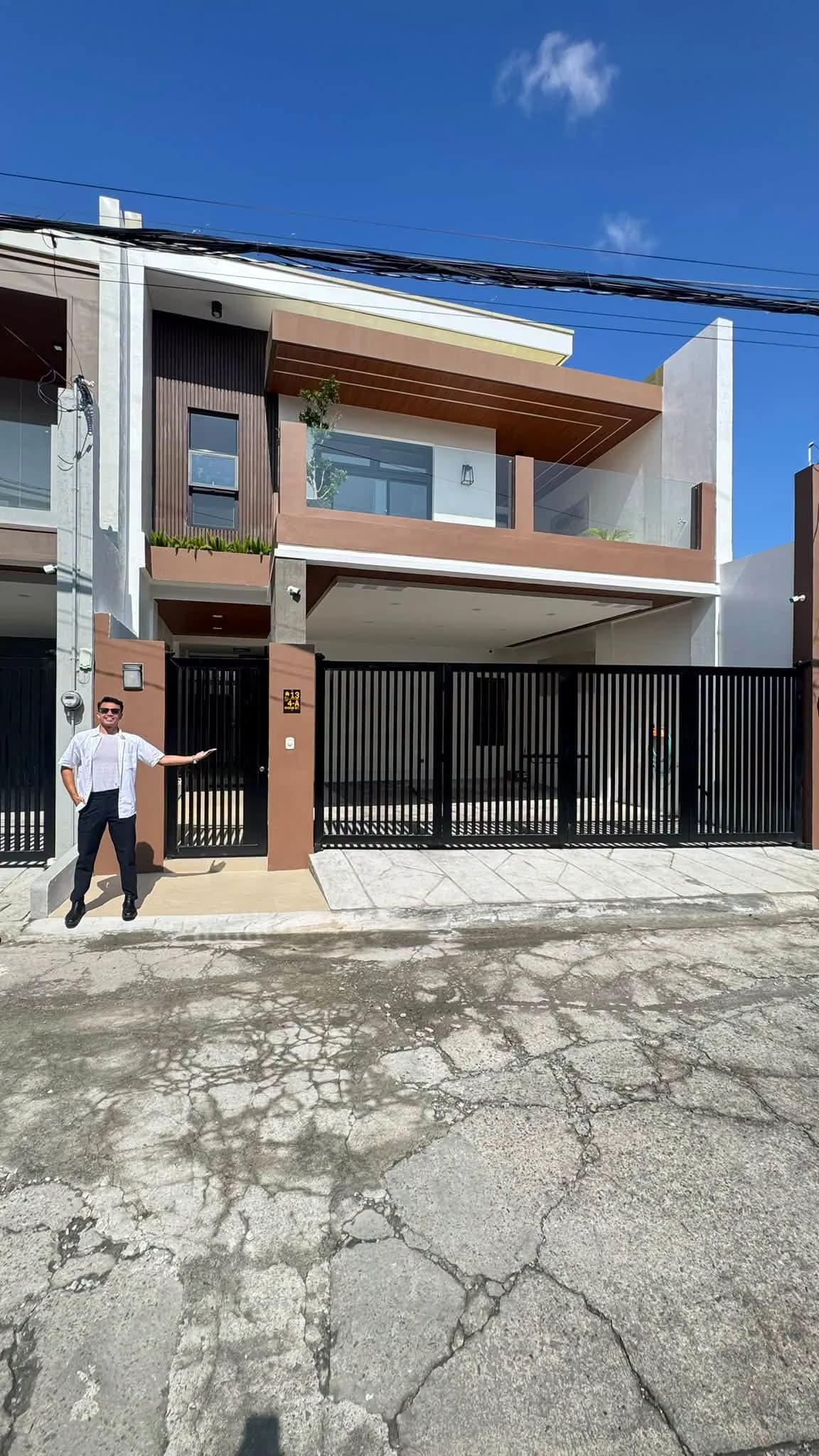 Brand New Modern Furnished House & Lot For Sale in BF Resort Village, Las Piñas City — Photo 2