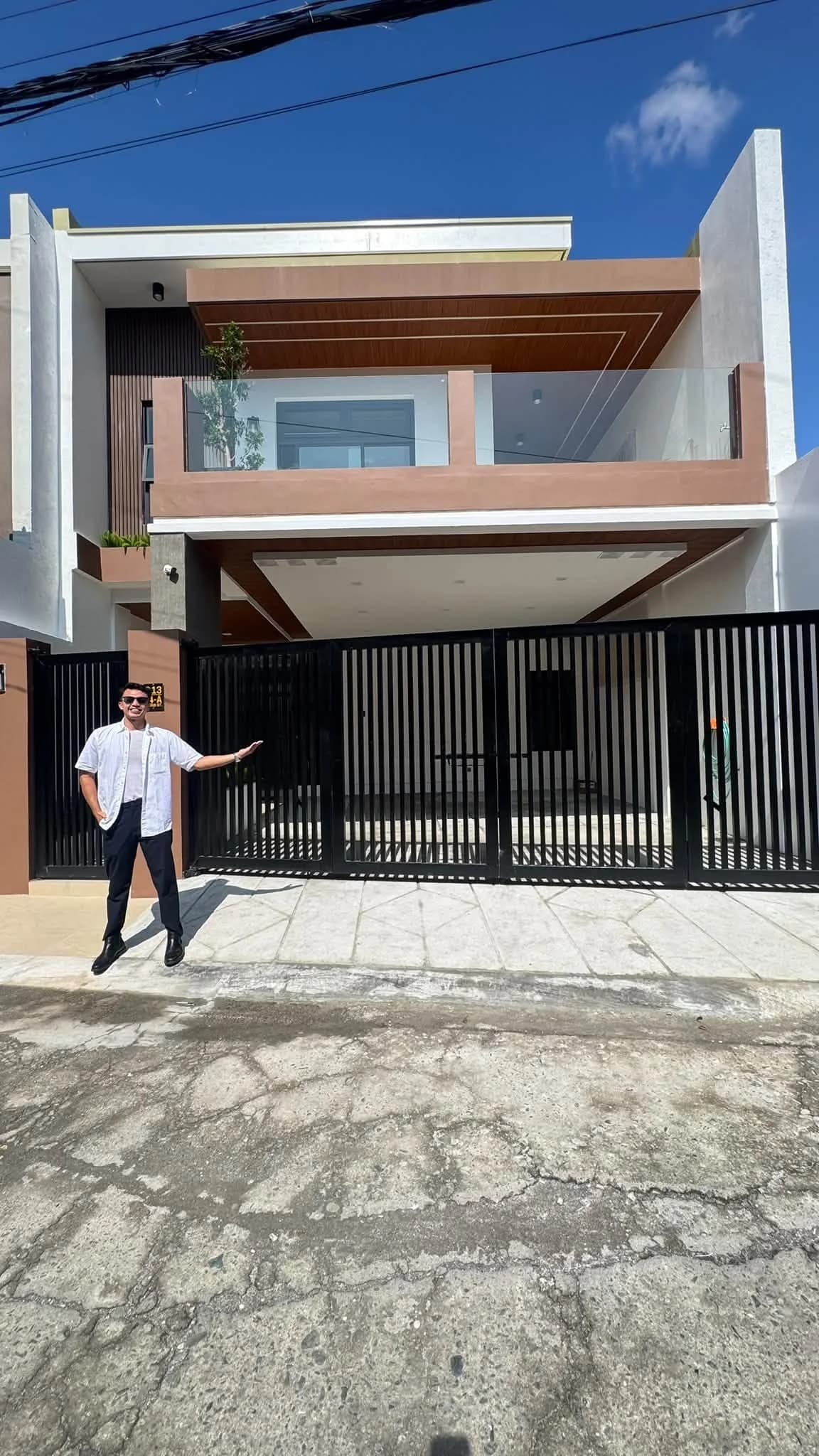 Brand New Modern Furnished House & Lot For Sale in BF Resort Village, Las Piñas City — Photo 4