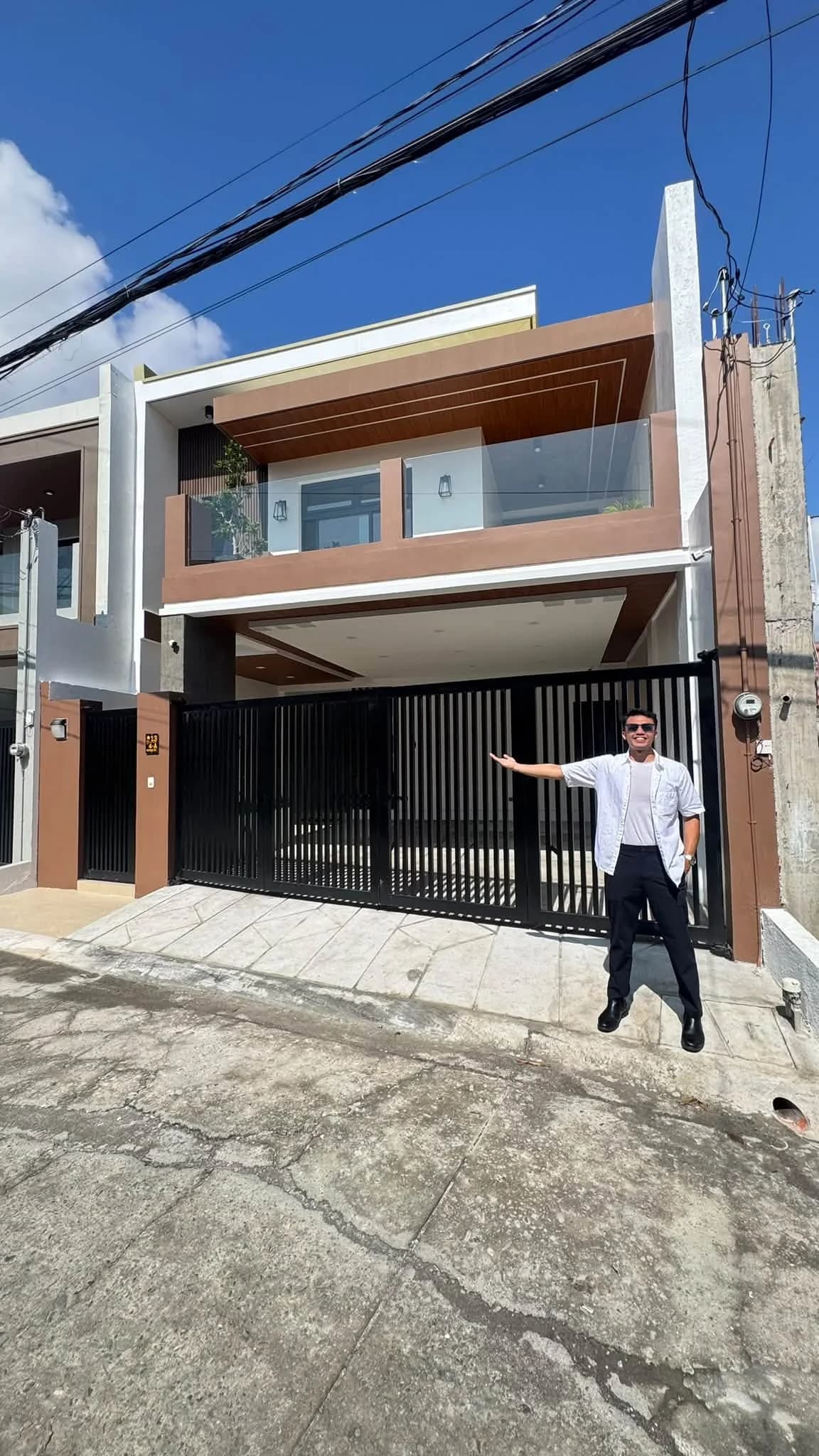 Brand New Modern Furnished House & Lot For Sale in BF Resort Village, Las Piñas City — Photo 3