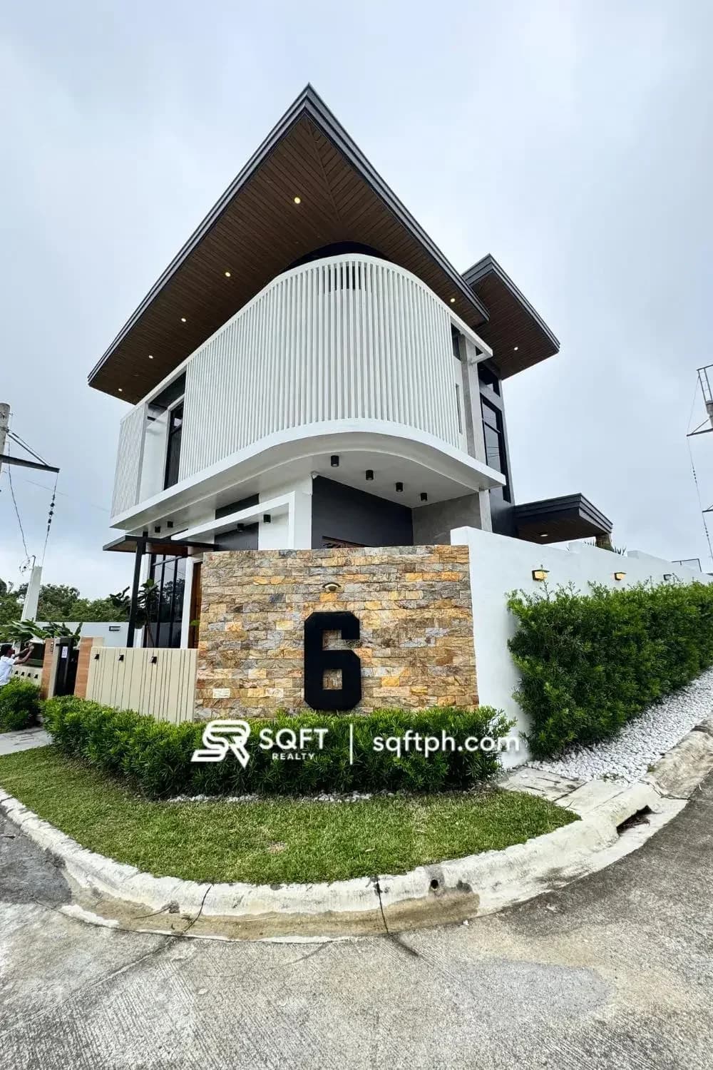 Brand New Stunning Vacation Home with Swimming Pool in Amadeo, Cavite