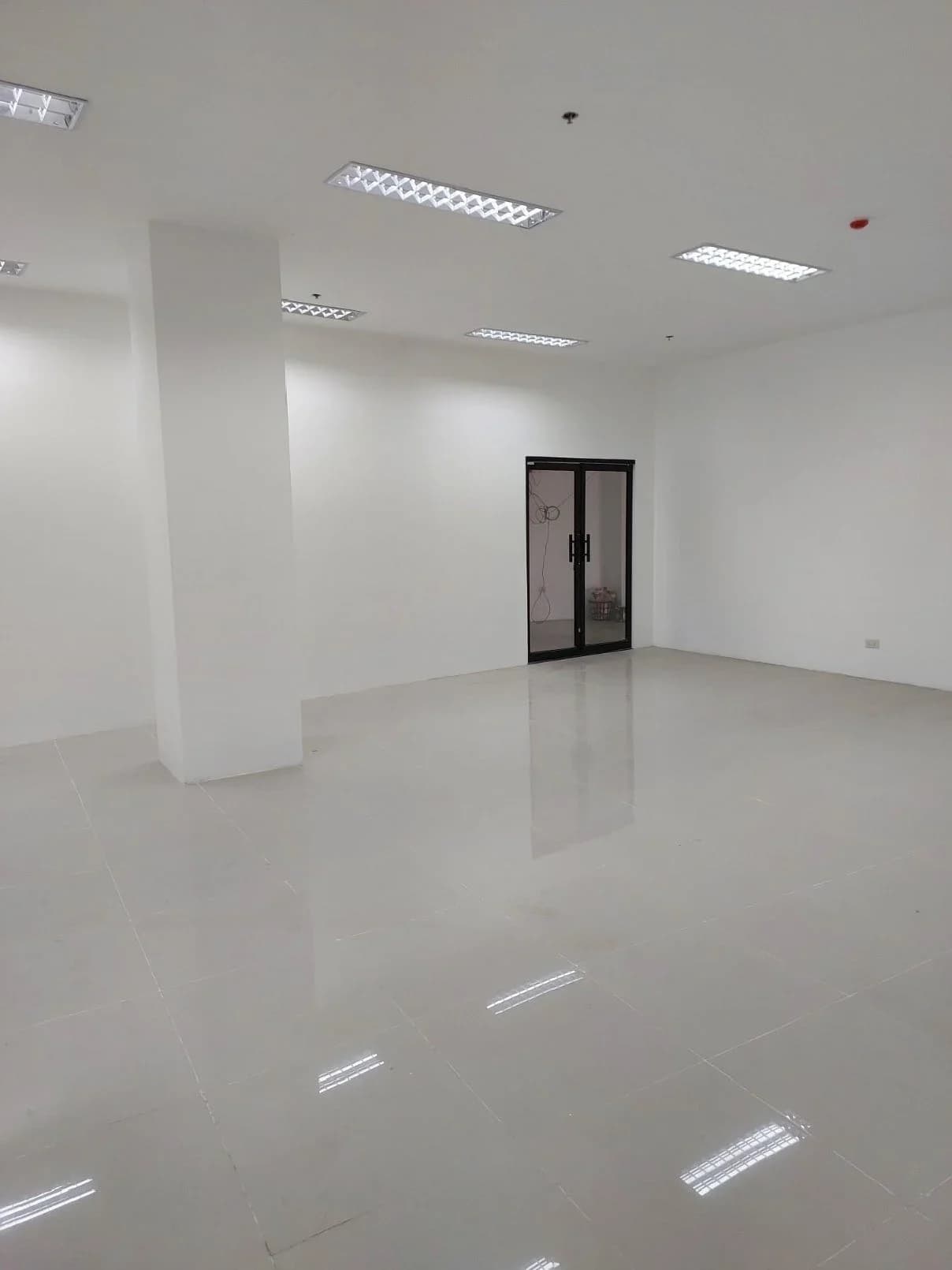 For Sale or Lease: Mixed-Use Commercial/Residential Building in Muntinlupa City