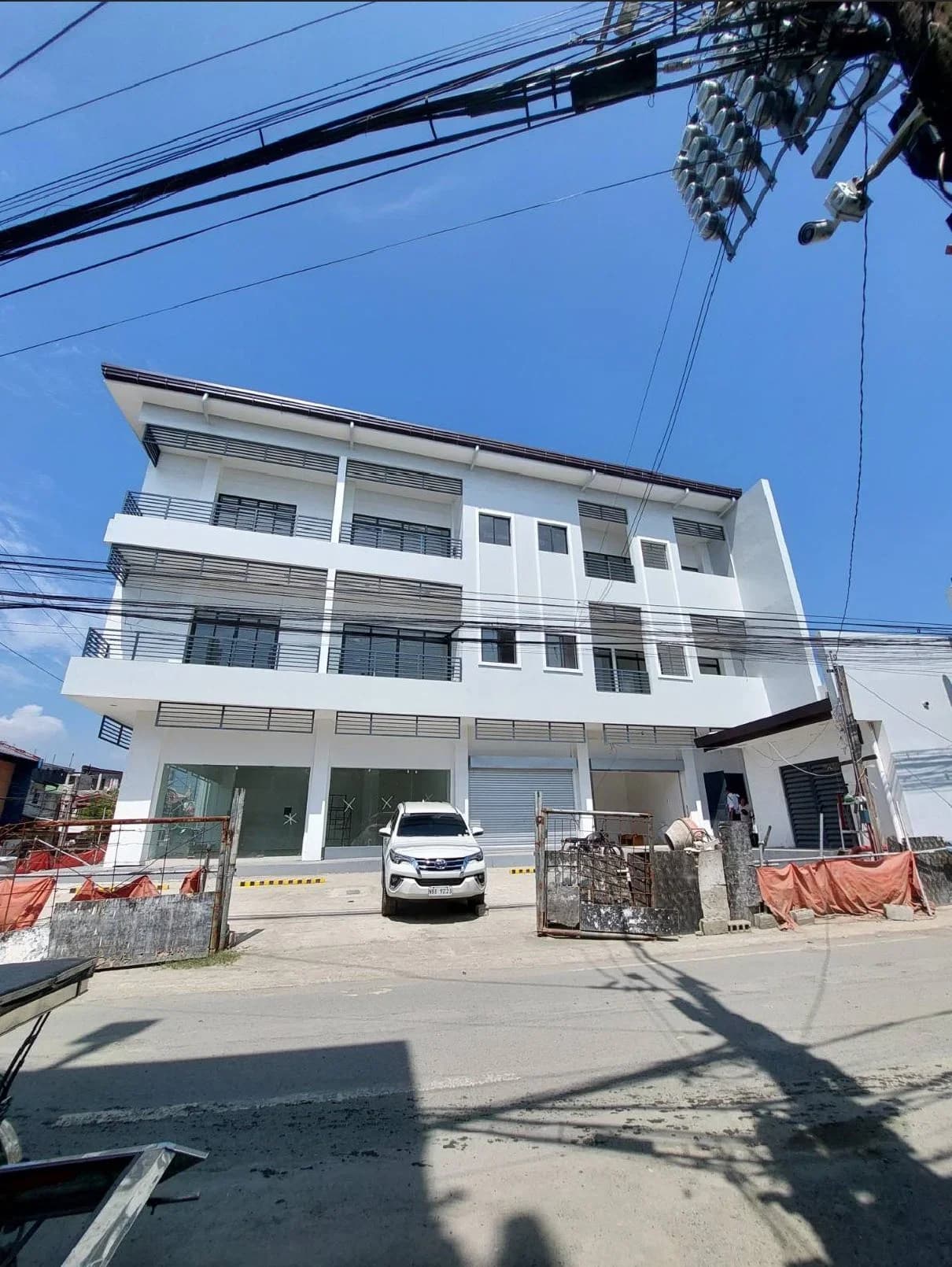 For Sale or Lease: Mixed-Use Commercial/Residential Building in Muntinlupa City