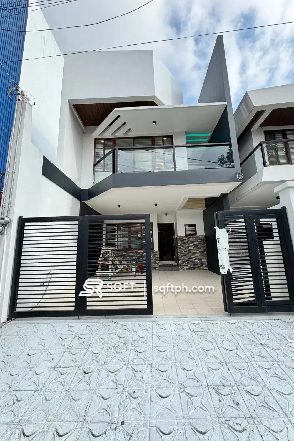 Brand New Modern Townhouse in Better Living, Paranaque City ( End Unit ) near Bicutan Skyway