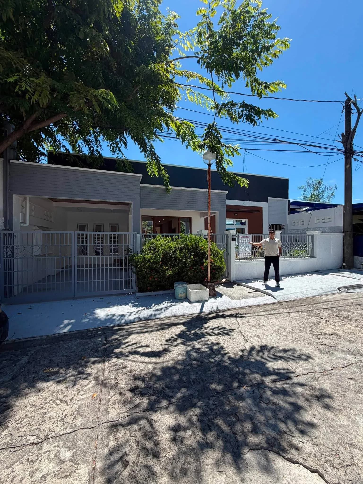 Modern Bungalow House and Lot For Sale in Better Living Subd., Parañaque City — Photo 1