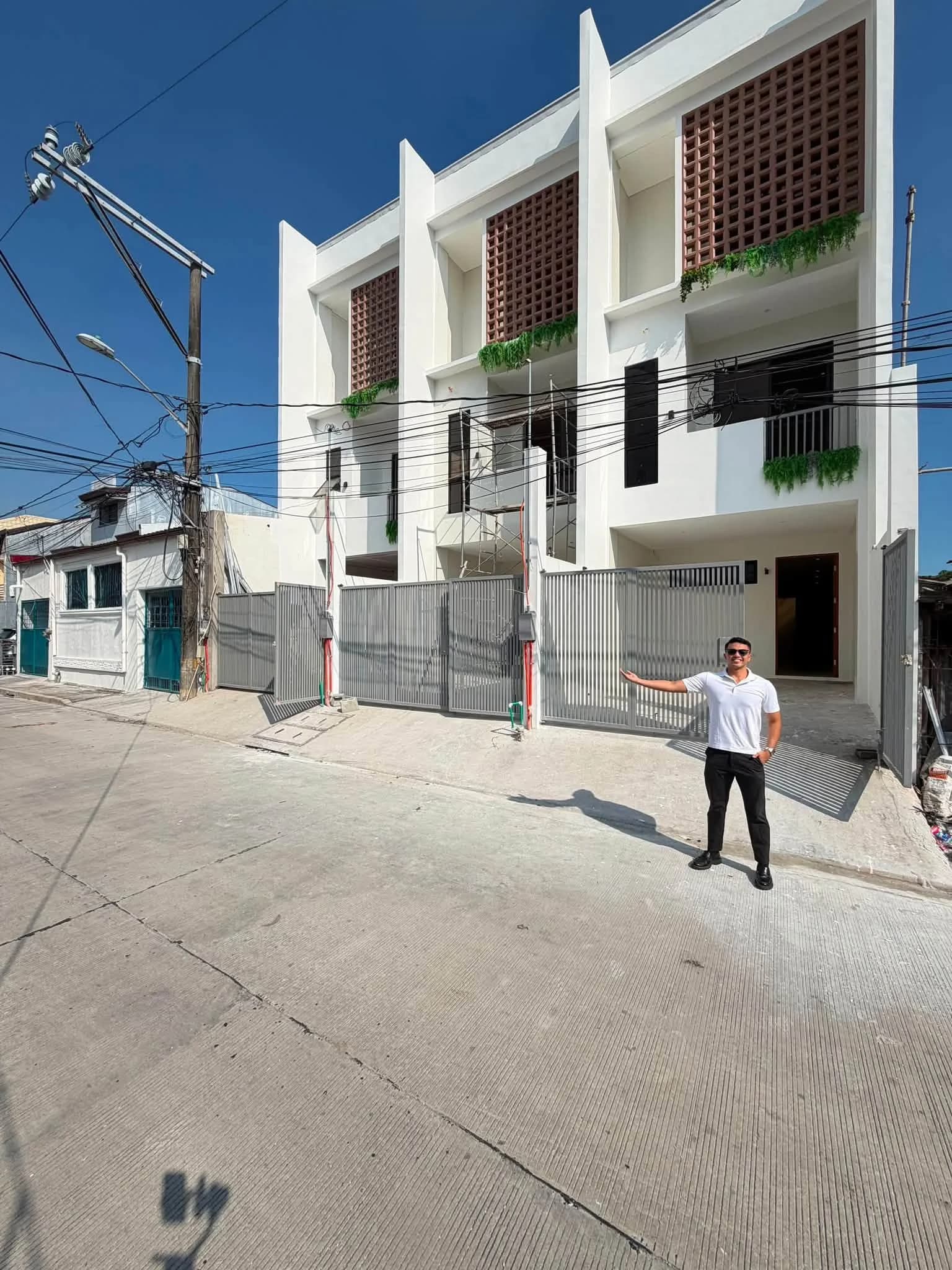Brand New Modern Tropical House & Lot For Sale in Gatchalian Subd, Las Piñas City — Photo 1