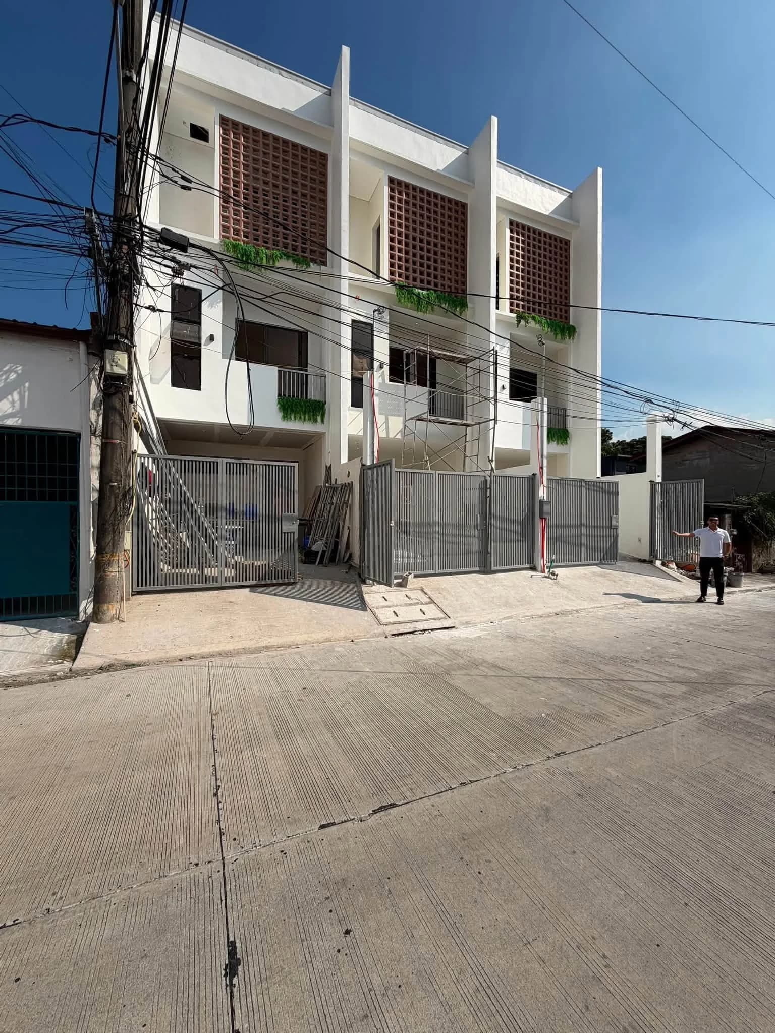 Brand New Modern Tropical House & Lot For Sale in Gatchalian Subd, Las Piñas City — Photo 2