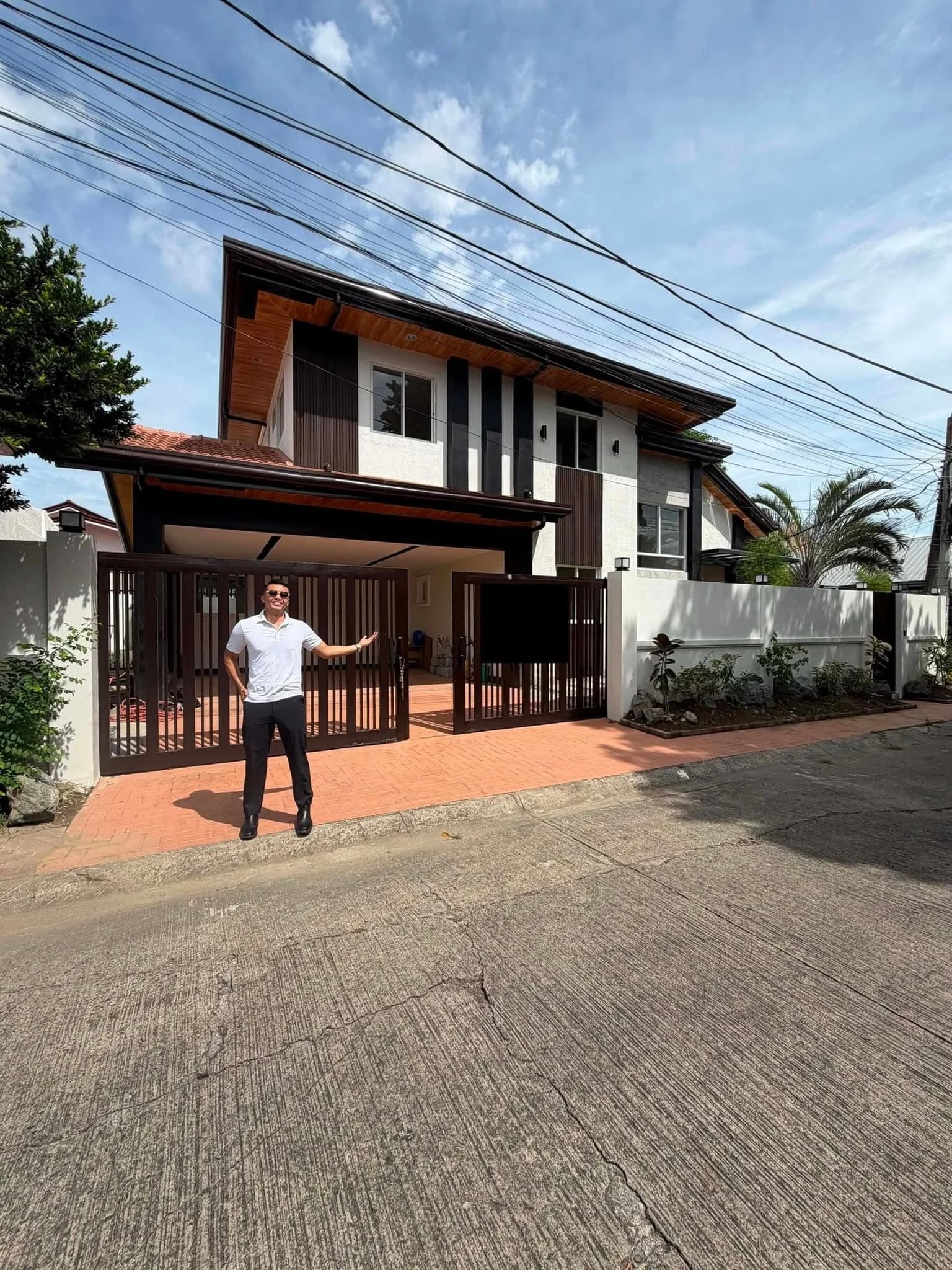 Modern Corner 4BR House and Lot For Sale in BF Homes, Parañaque City — Photo 3
