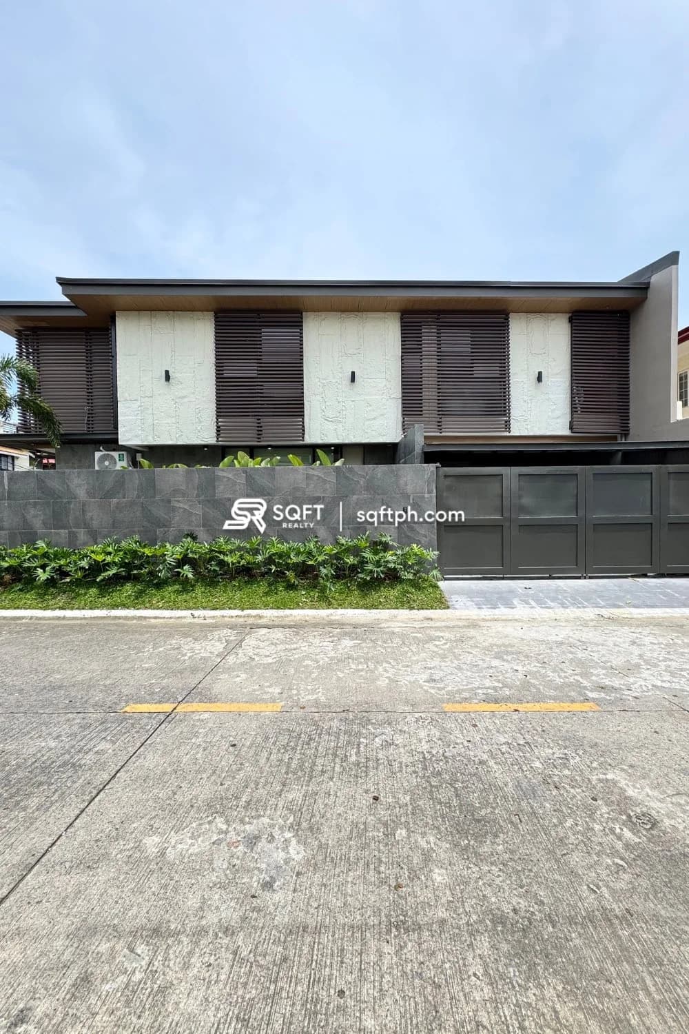 Elegant Corner Home with Plunge Pool For Sale in BF Homes, Parañaque City