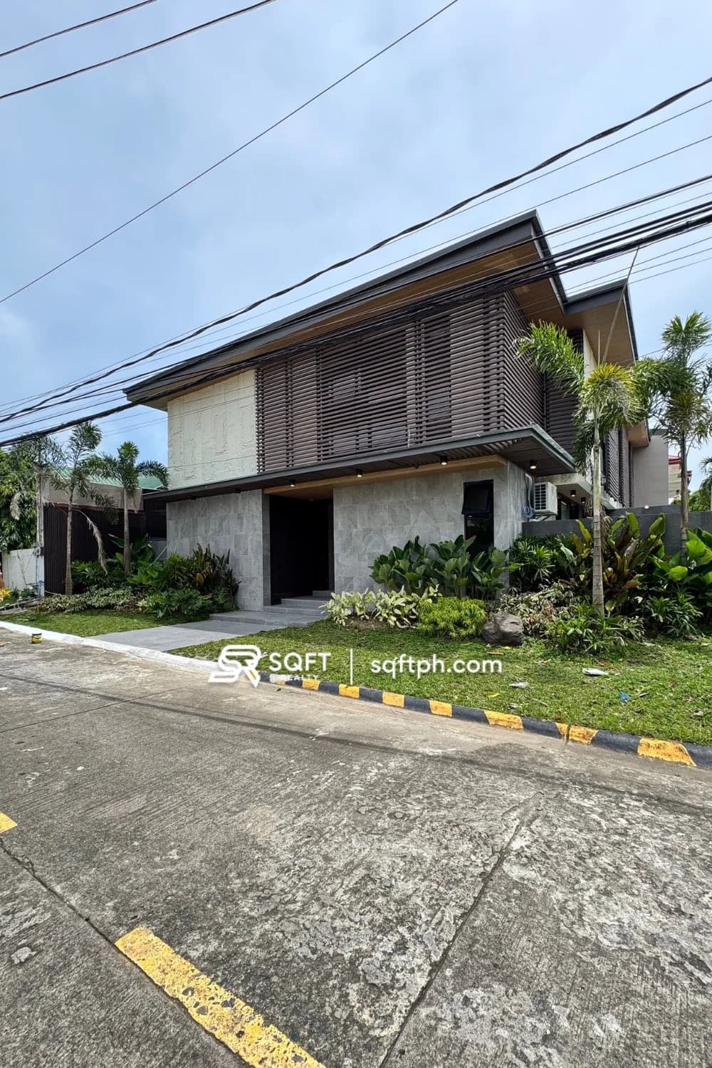 Elegant Corner Home with Plunge Pool For Sale in BF Homes, Parañaque City