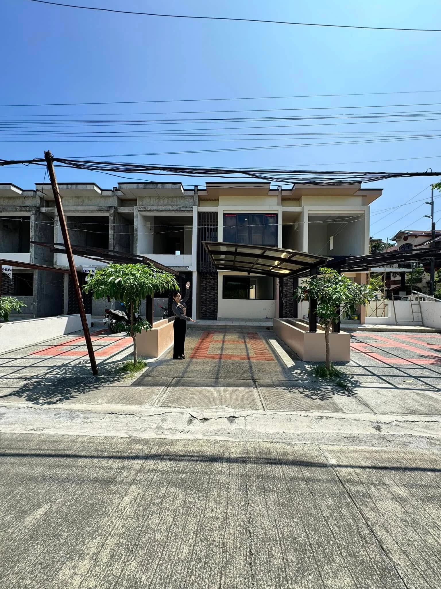 Brand New Modern 3BR Townhouse For Sale in Almanza Uno, Las Piñas City