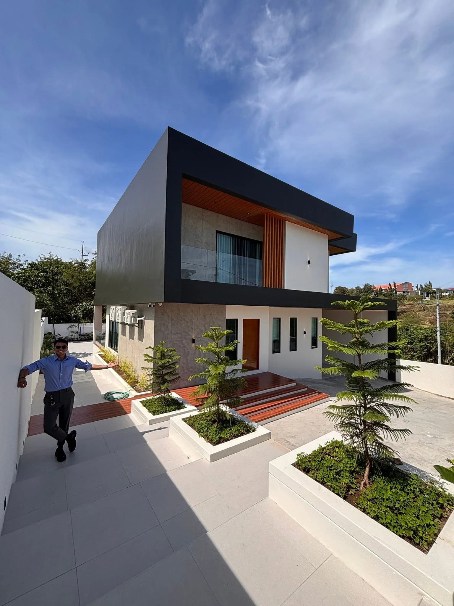 Brand New House For Sale w/Pool in Southpeak, San Pedro, Laguna — Photo 4