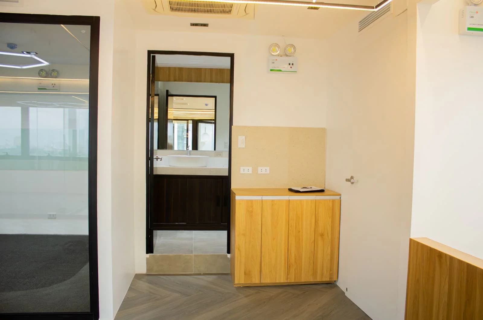 Brand New Prime Commercial Property with Parking Glaston Tower, Pasig City